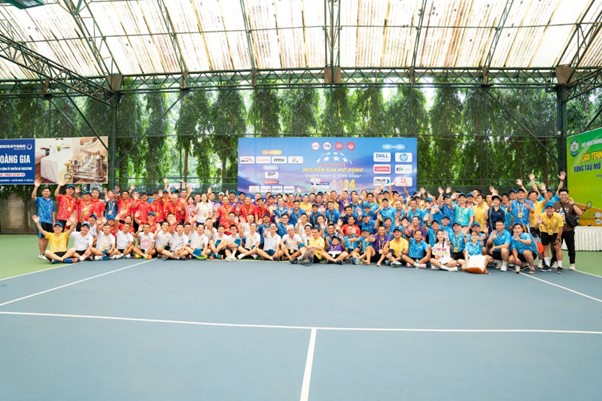 giai-tennis-doanh-nhan-vi-cong-dong-2024